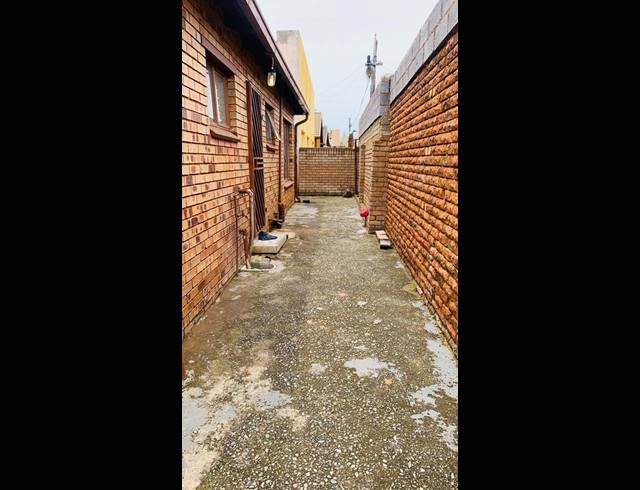 3 BEDROOM HOUSE FOR SALE IN PROTEA NORTH